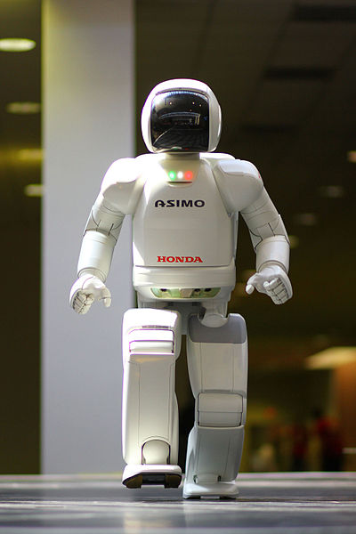 File:ASIMO 4.28.11.jpg